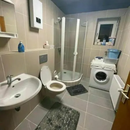 53518 Apartment *